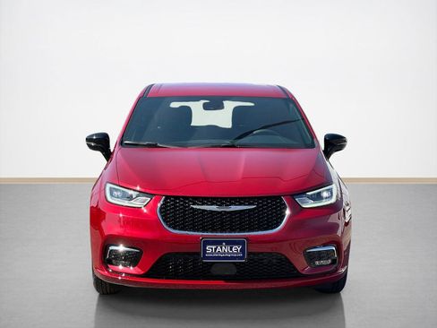 New 2026 Chrysler Pacifica Select image 2