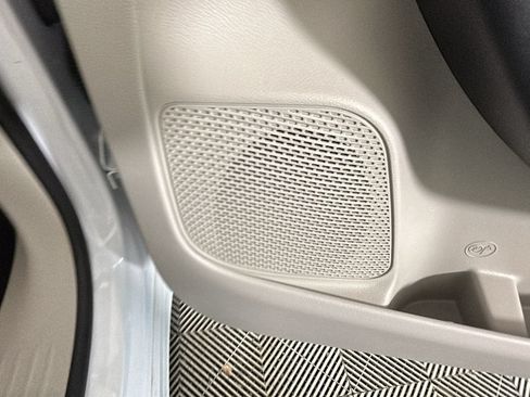 Used 2024 Chrysler Pacifica Touring-L FWD image 35
