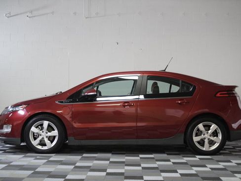 Used 2014 Chevrolet Volt Premium w/ Premium Trim Package image 2