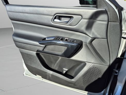 Certified 2022 Nissan Pathfinder SV FWD image 24