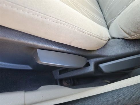 Used 2017 Ford Focus SE image 6