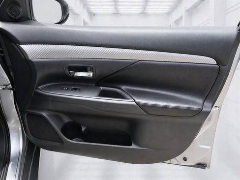 Used 2015 Mitsubishi Outlander SE AWD/4WD image 32