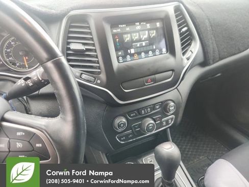 Used 2019 Jeep Cherokee Latitude w/ Cold Weather Group image 14