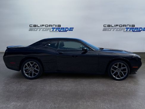 Used 2019 Dodge Challenger SXT w/ Blacktop Package RWD image 4