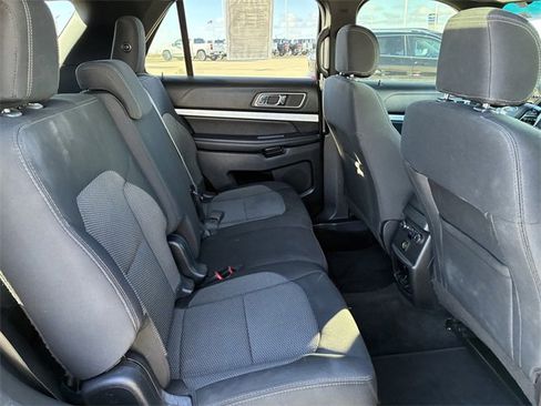 Used 2017 Ford Explorer XLT image 15