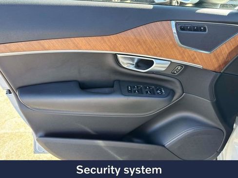 Used 2023 Volvo XC90 B6 Plus image 24