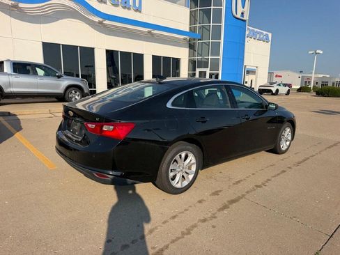 Used 2025 Chevrolet Malibu LT FWD image 2