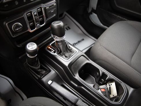 Used 2022 Jeep Gladiator Willys image 18