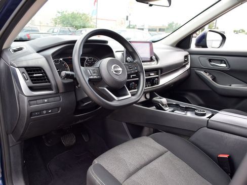Used 2024 Nissan Rogue SV AWD/4WD image 15