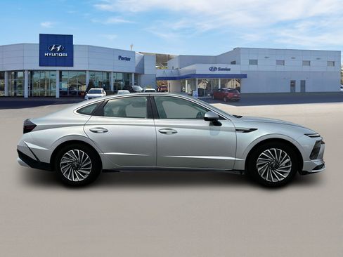 New 2025 Hyundai Sonata Limited FWD image 9