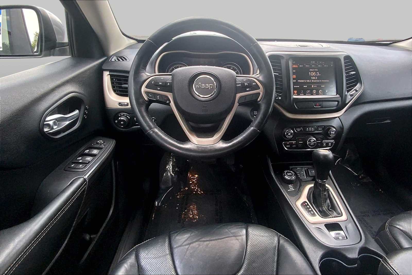 Used 2015 Jeep Cherokee Limited w/ Luxury Group AWD/4WD image 6