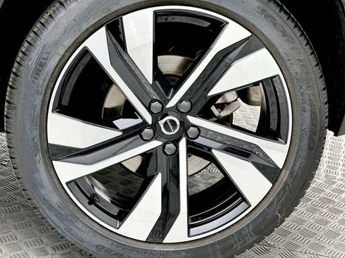 Used 2024 Volvo XC40 B5 Plus w/ Protection Package Premier AWD/4WD image 10