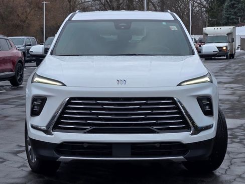 Certified 2025 Buick Enclave Preferred image 4