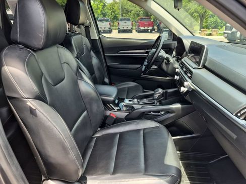 Used 2022 Kia Telluride LX FWD image 37