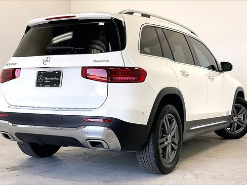 Used 2025 Mercedes-Benz GLB 250 4MATIC image 12