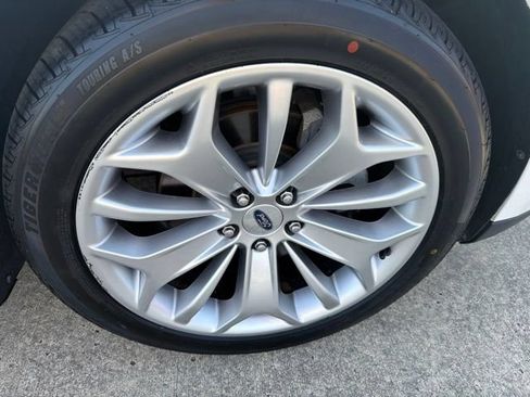 Used 2016 Ford Taurus Limited FWD image 9