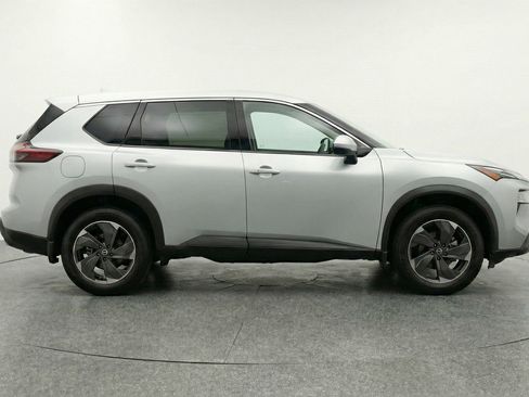 Used 2025 Nissan Rogue SV image 11