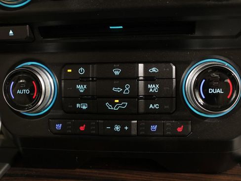 Used 2015 Ford F150 Lariat w/ Equipment Group 502A Luxury image 40