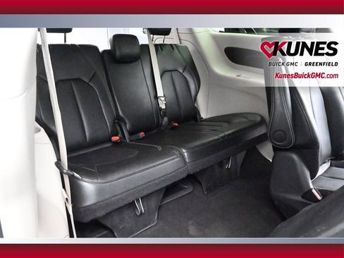 Used 2024 Chrysler Pacifica Select FWD image 22