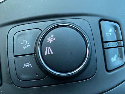 Used 2024 GMC Terrain SLE w/ Driver Convenience Package image 27