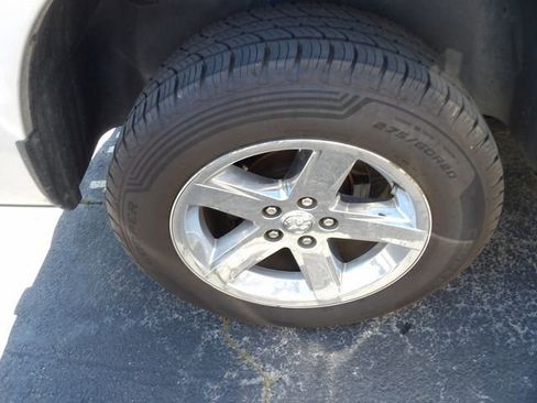 Used 2014 RAM 1500 Express RWD image 18