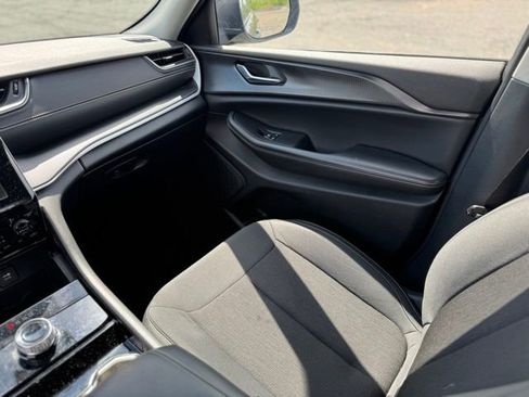 Certified 2023 Jeep Grand Cherokee Laredo image 12