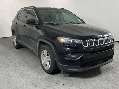 Used 2022 Jeep Compass Latitude FWD image 1