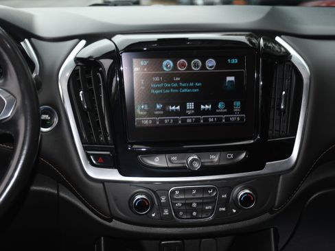 Used 2019 Chevrolet Traverse LT image 16