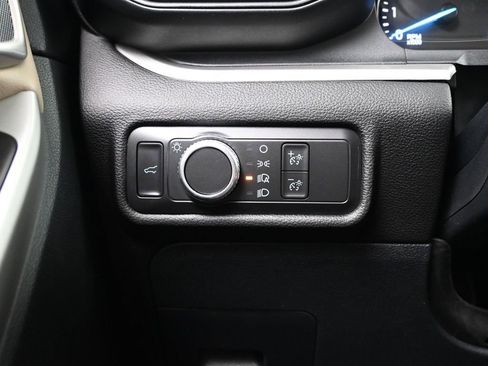 Used 2022 Ford Explorer XLT image 24