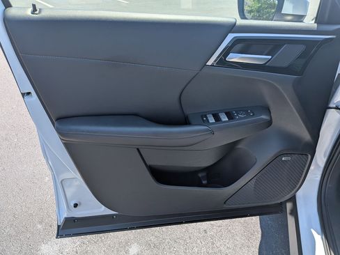 Used 2025 Mitsubishi Outlander SE FWD image 11