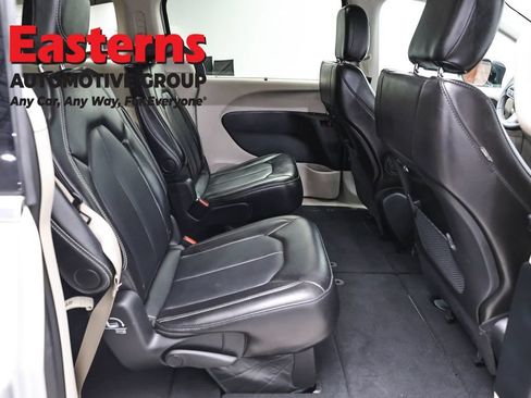 Used 2024 Chrysler Pacifica Touring-L FWD image 23