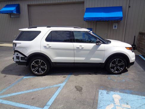 Used 2015 Ford Explorer Sport w/ Equipment Group 401A image 12