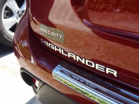 Used 2023 Toyota Highlander XLE FWD image 20