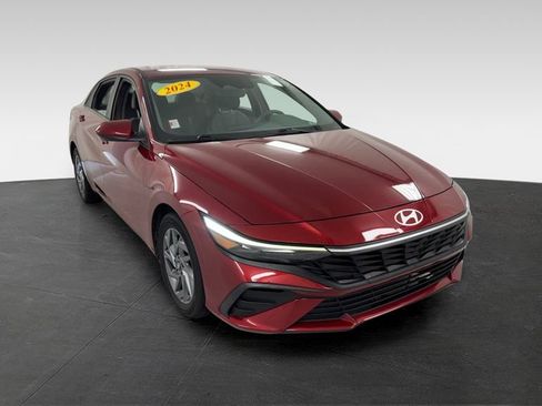 Used 2024 Hyundai Elantra SEL FWD image 1