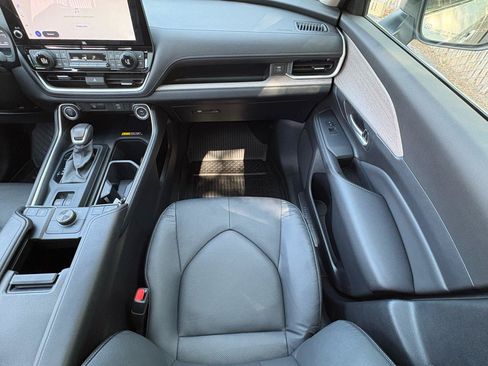 Used 2024 Toyota Grand Highlander AWD image 22