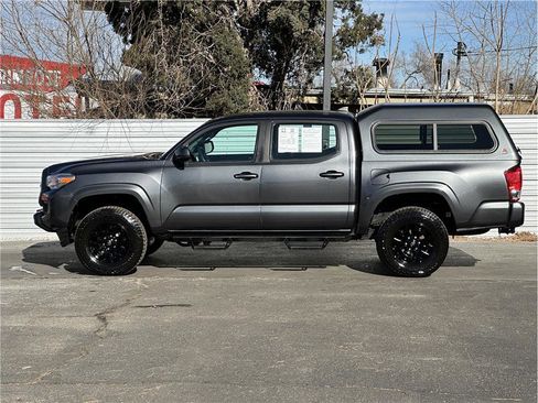 Used 2017 Toyota Tacoma SR image 13