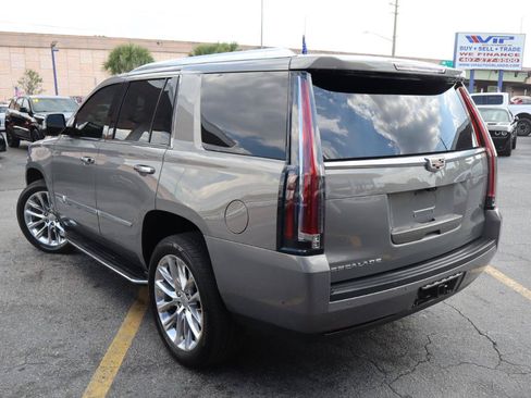 Used 2017 Cadillac Escalade Luxury RWD image 5