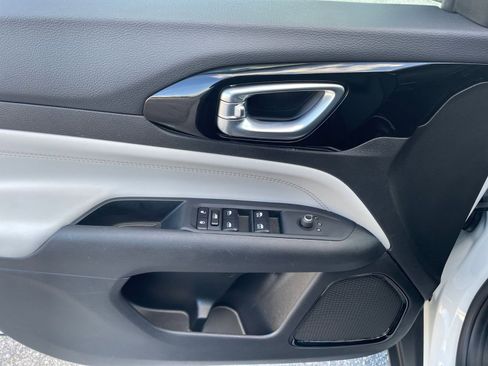 Used 2025 Jeep Compass Limited image 20