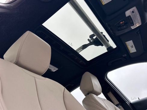 Used 2018 BMW 330i Sedan RWD image 17