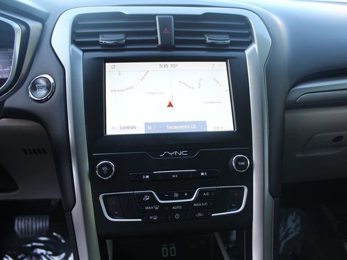 Used 2020 Ford Fusion SE FWD image 24