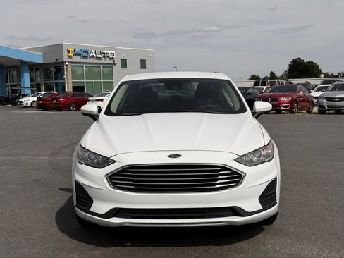 Used 2019 Ford Fusion SE FWD image 2