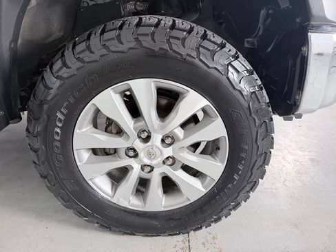 Used 2017 Toyota Tundra Limited w/ Limited Premium Package AWD/4WD image 3