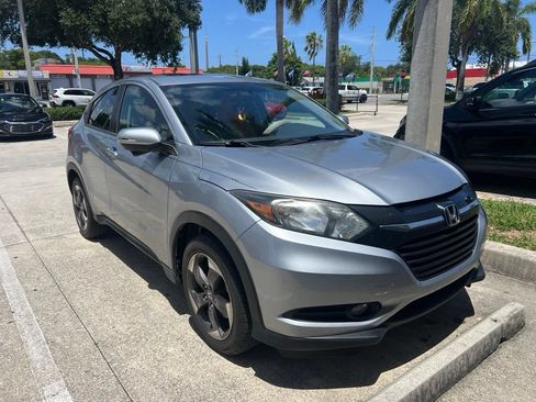 Used 2018 Honda HR-V EX image 3