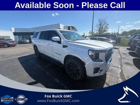 Used 2023 GMC Yukon XL SLT w/ SLT Premium Package AWD/4WD image 3