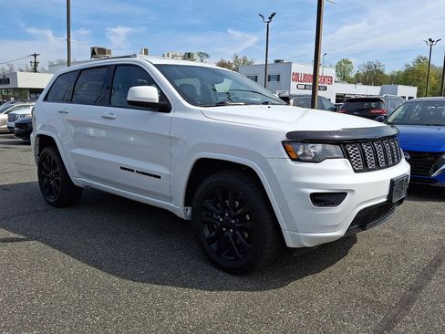 Used 2018 Jeep Grand Cherokee Altitude AWD/4WD image 7