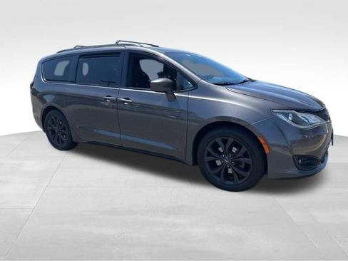 Used 2020 Chrysler Pacifica Touring w/ S Appearance Package FWD image 15