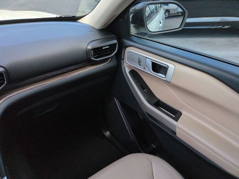 Certified 2023 Ford Explorer Limited w/ Equipment Group 301A image 16