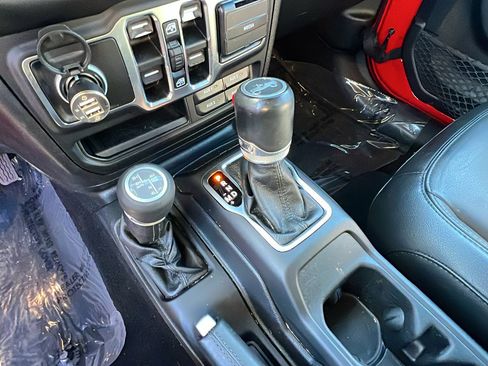 Used 2019 Jeep Wrangler Unlimited Sahara image 29