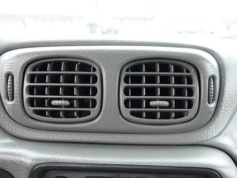 Used 2002 Chevrolet TrailBlazer LT w/ Preferred Equipment Group AWD/4WD image 87