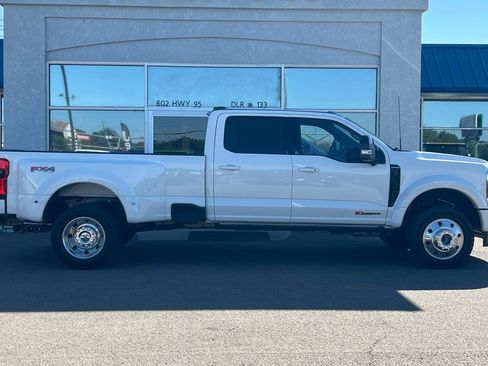 Used 2025 Ford F450 Platinum w/ FX4 Off-Road Package image 2